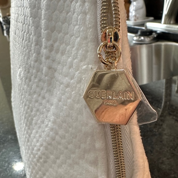 4 - Elegant White Textured Women's Bag - Picture 3 of 6